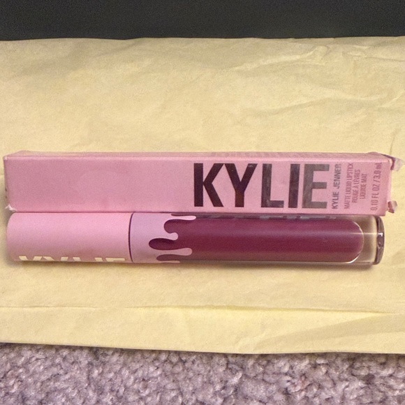 Kylie Jenner Other - KYLIE Lip Liquid Matte Lipstick - Head over Heels #101